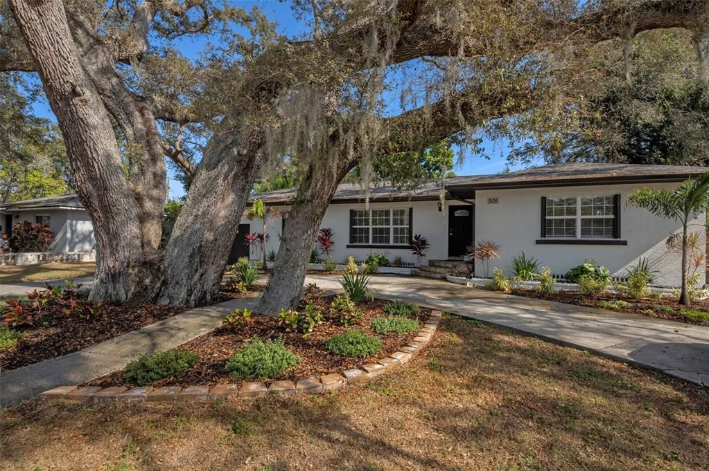 На продажу: $435,000 (2 спален, 1 ванн, 1376 Квадратных фут)