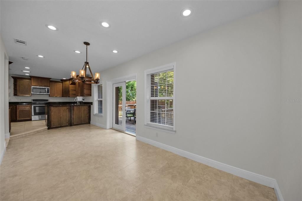 На продажу: $435,000 (2 спален, 1 ванн, 1376 Квадратных фут)