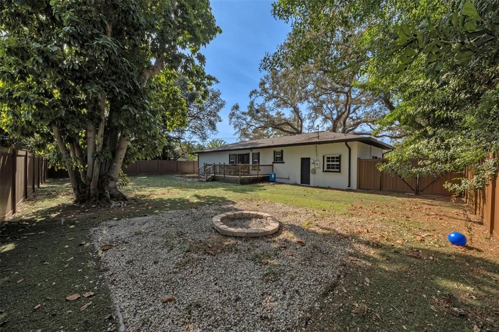 На продажу: $435,000 (2 спален, 1 ванн, 1376 Квадратных фут)