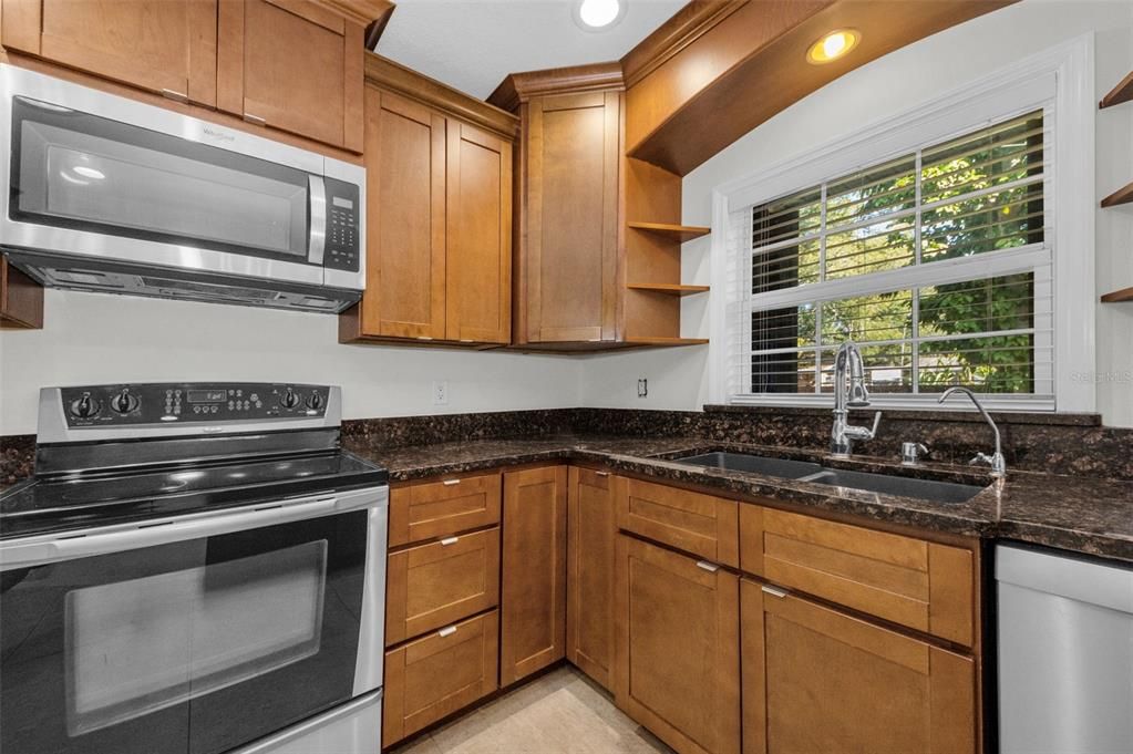 На продажу: $435,000 (2 спален, 1 ванн, 1376 Квадратных фут)