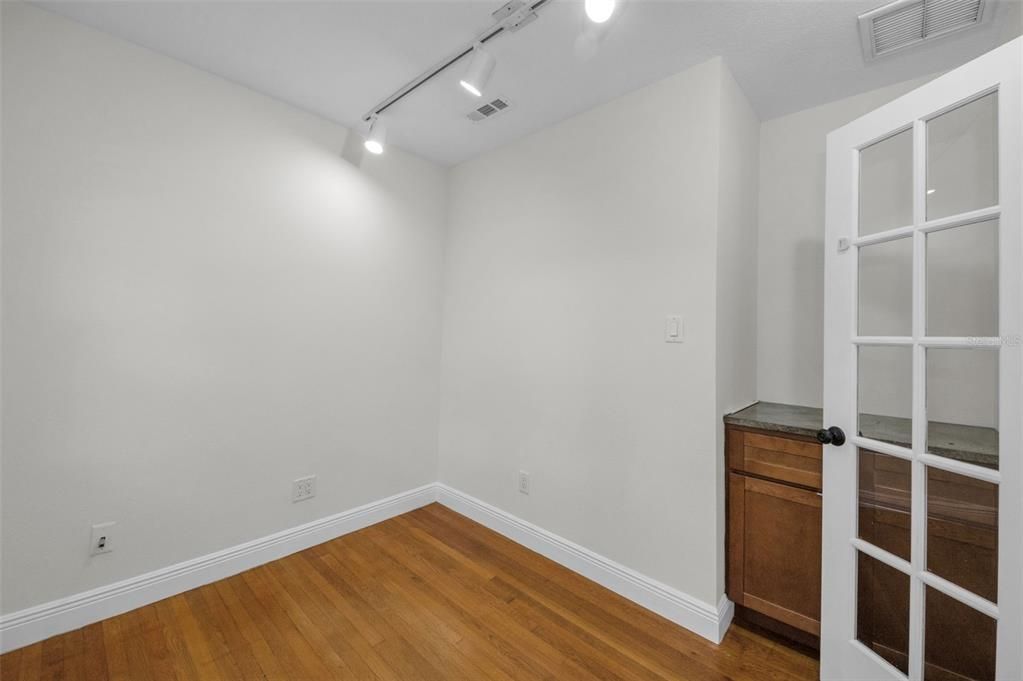 На продажу: $435,000 (2 спален, 1 ванн, 1376 Квадратных фут)