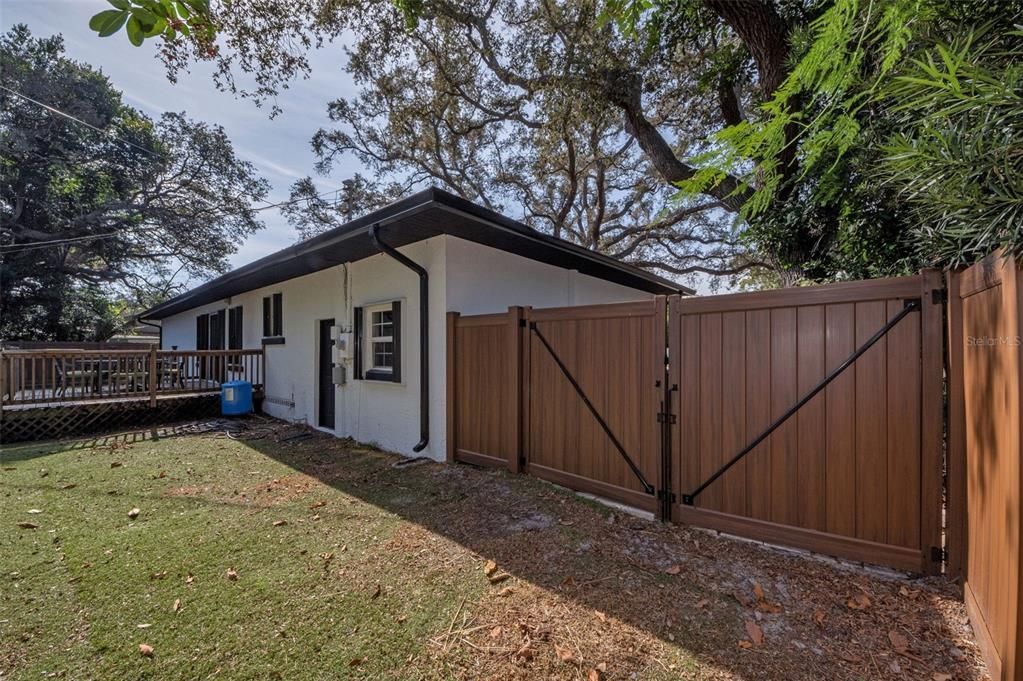 На продажу: $435,000 (2 спален, 1 ванн, 1376 Квадратных фут)