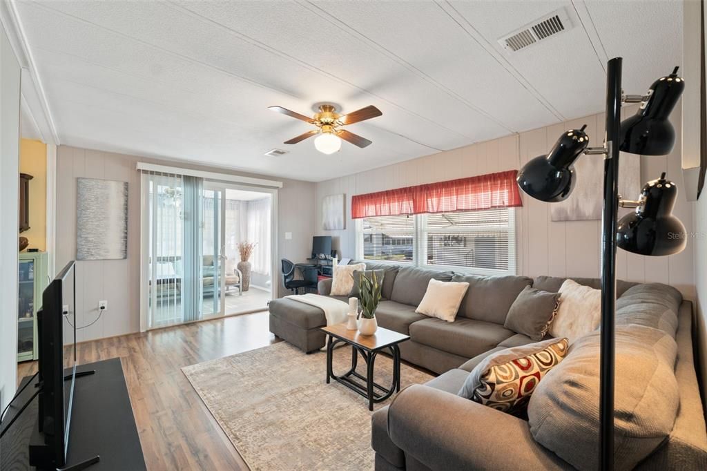 Activo con contrato: $135,000 (2 camas, 2 baños, 864 Pies cuadrados)