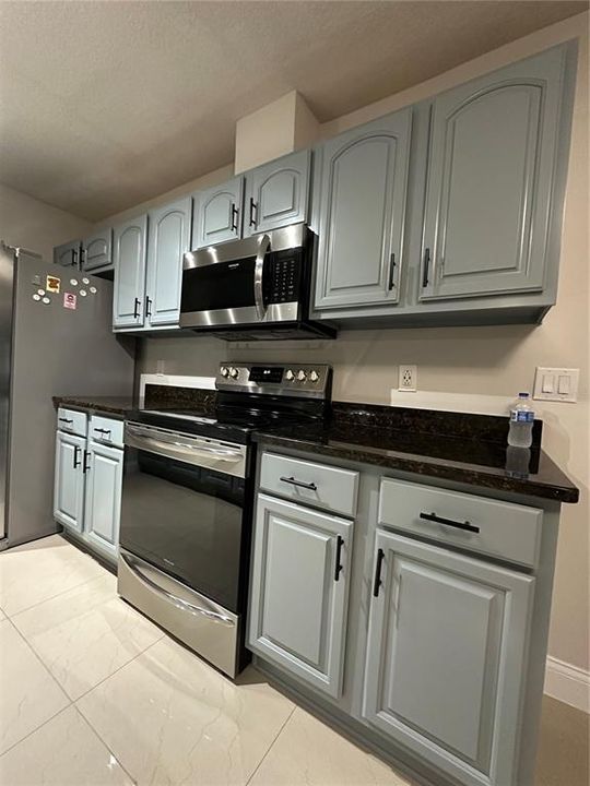 For Rent: $2,850 (4 beds, 2 baths, 1836 Square Feet)