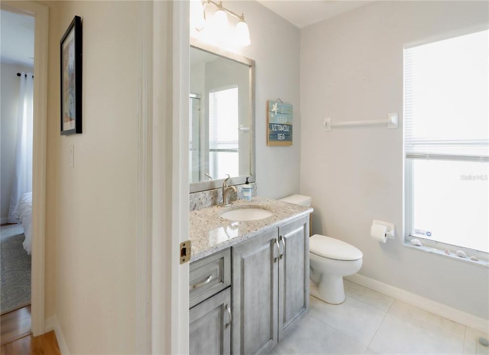 合同活跃: $3,300 (3 贝兹, 2 浴室, 1702 平方英尺)