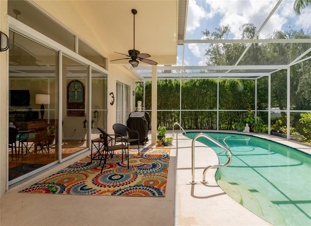 合同活跃: $3,300 (3 贝兹, 2 浴室, 1702 平方英尺)