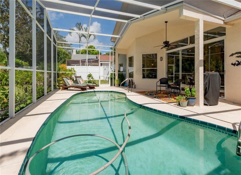 合同活跃: $3,300 (3 贝兹, 2 浴室, 1702 平方英尺)