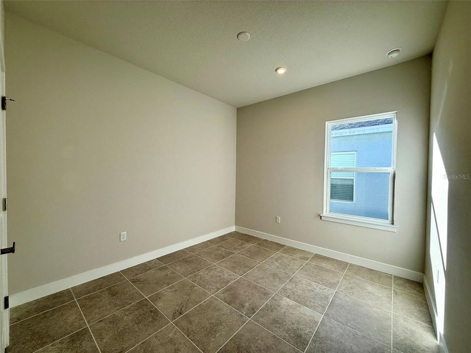 出租: $2,500 (4 贝兹, 3 浴室, 2551 平方英尺)