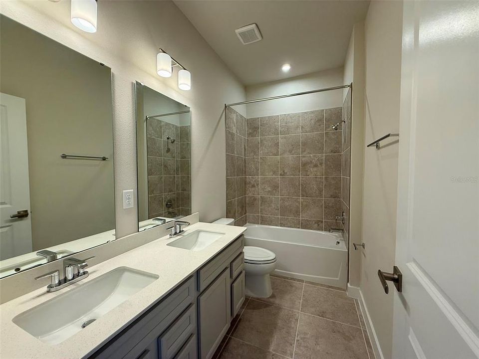 出租: $2,500 (4 贝兹, 3 浴室, 2551 平方英尺)