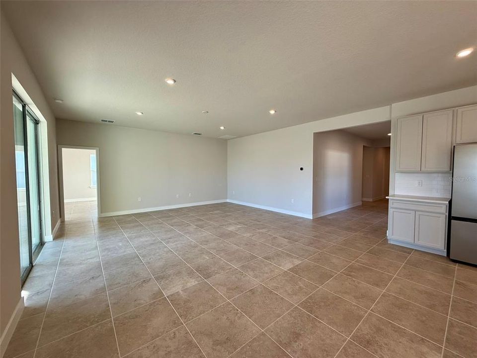 出租: $2,500 (4 贝兹, 3 浴室, 2551 平方英尺)