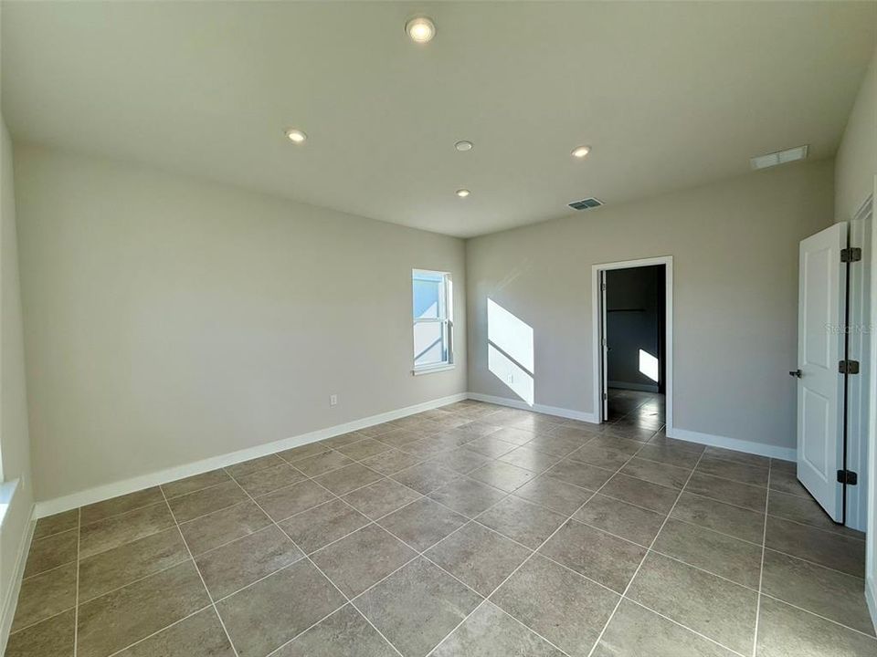 出租: $2,500 (4 贝兹, 3 浴室, 2551 平方英尺)