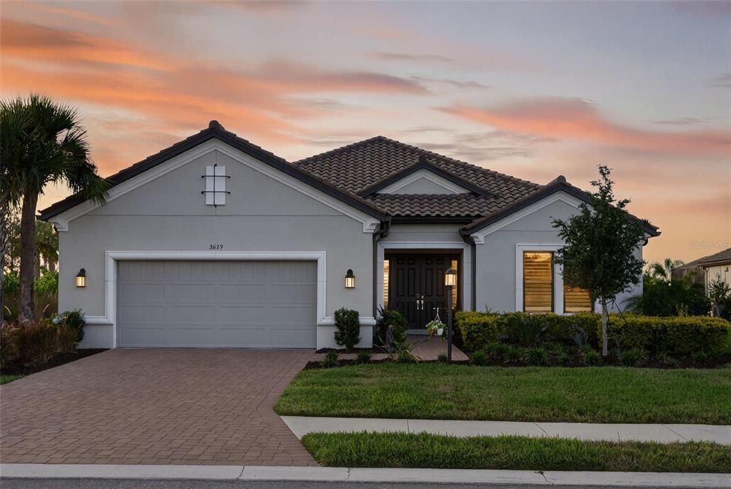 For Sale: $1,175,000 (3 beds, 3 baths, 3055 Square Feet)