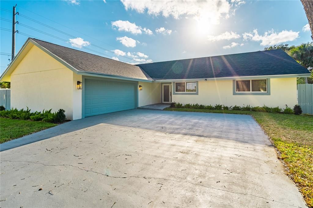 For Sale: $949,000 (5 beds, 4 baths, 2426 Square Feet)