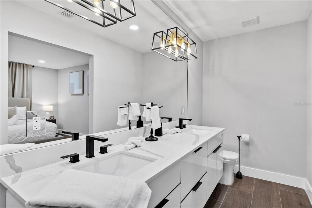 For Sale: $949,000 (5 beds, 4 baths, 2426 Square Feet)