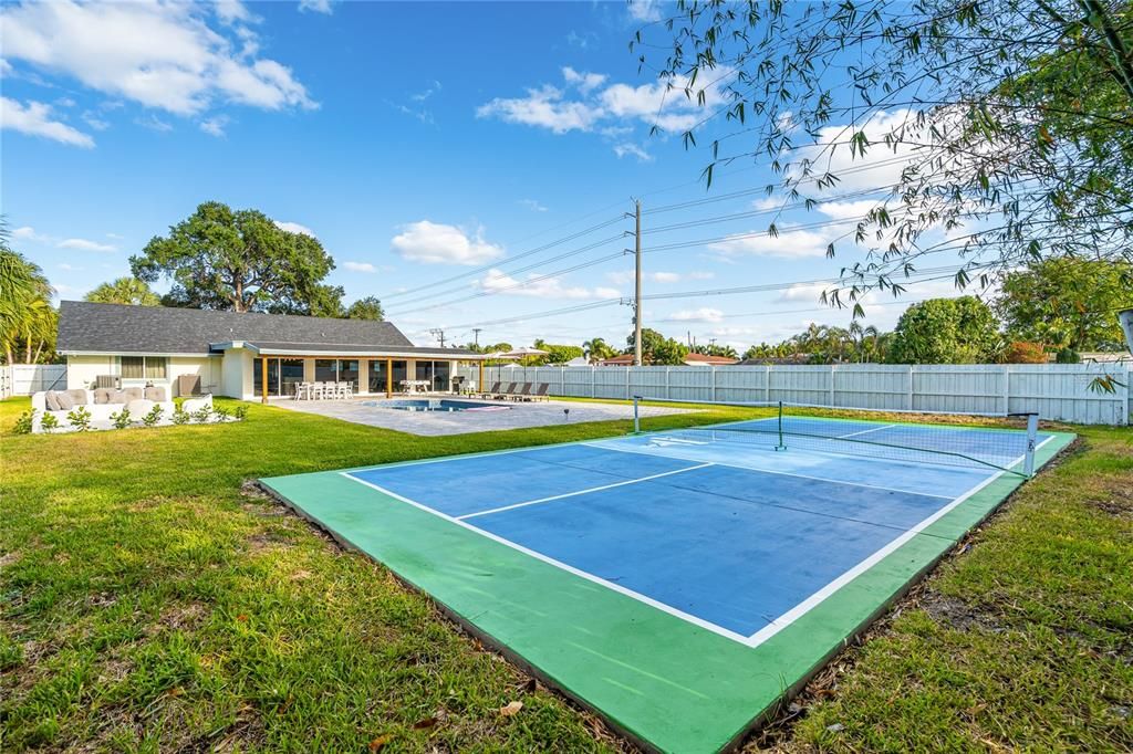 For Sale: $949,000 (5 beds, 4 baths, 2426 Square Feet)