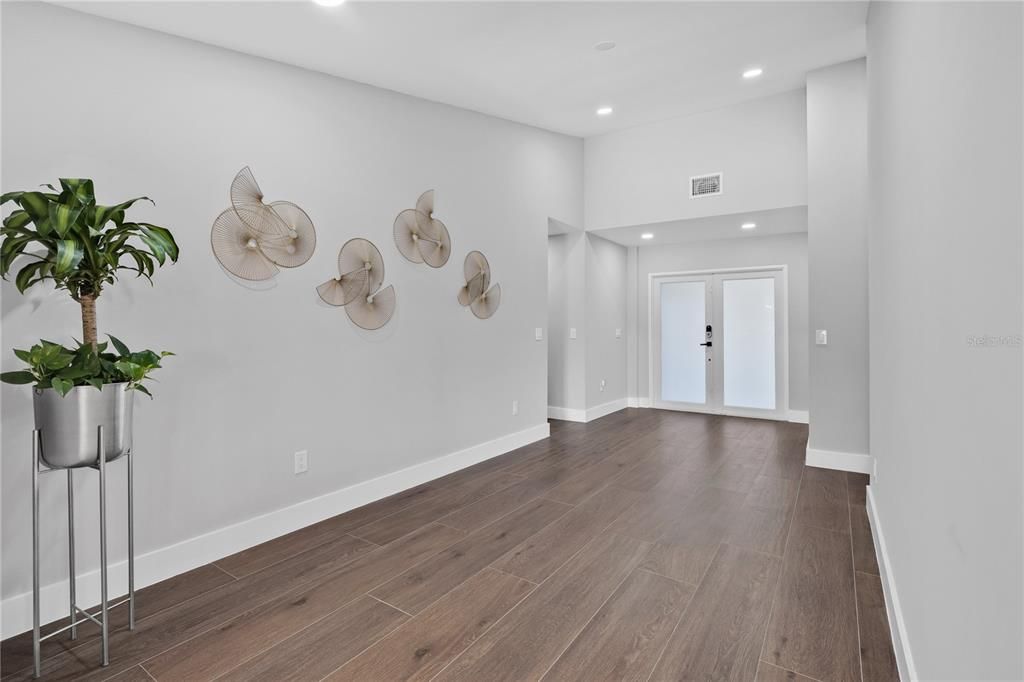 For Sale: $949,000 (5 beds, 4 baths, 2426 Square Feet)