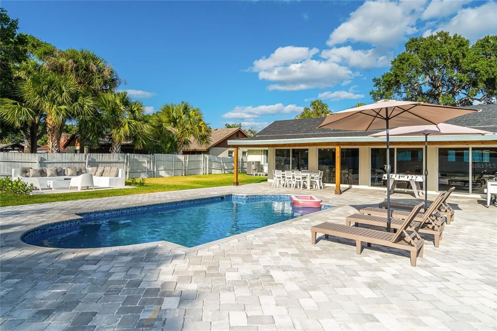 For Sale: $949,000 (5 beds, 4 baths, 2426 Square Feet)