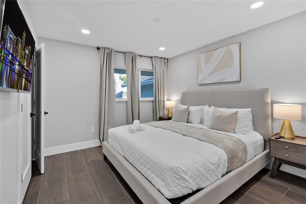 For Sale: $949,000 (5 beds, 4 baths, 2426 Square Feet)