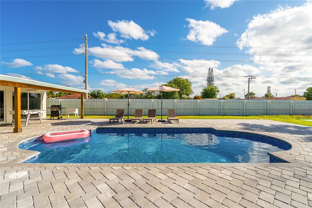 For Sale: $949,000 (5 beds, 4 baths, 2426 Square Feet)