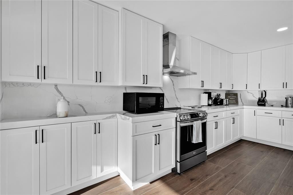 For Sale: $949,000 (5 beds, 4 baths, 2426 Square Feet)