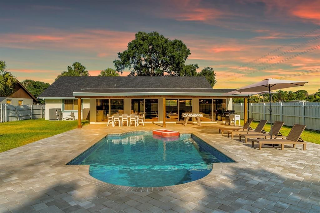 For Sale: $949,000 (5 beds, 4 baths, 2426 Square Feet)