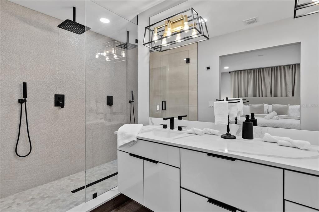 For Sale: $949,000 (5 beds, 4 baths, 2426 Square Feet)