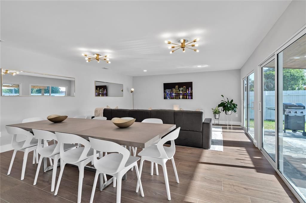 For Sale: $949,000 (5 beds, 4 baths, 2426 Square Feet)