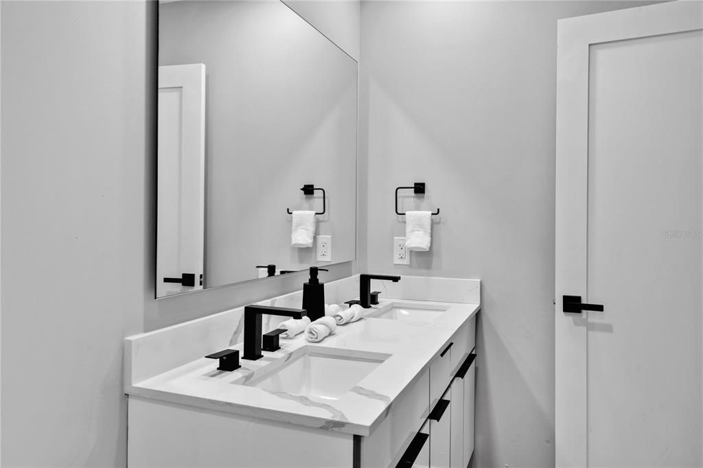 For Sale: $949,000 (5 beds, 4 baths, 2426 Square Feet)