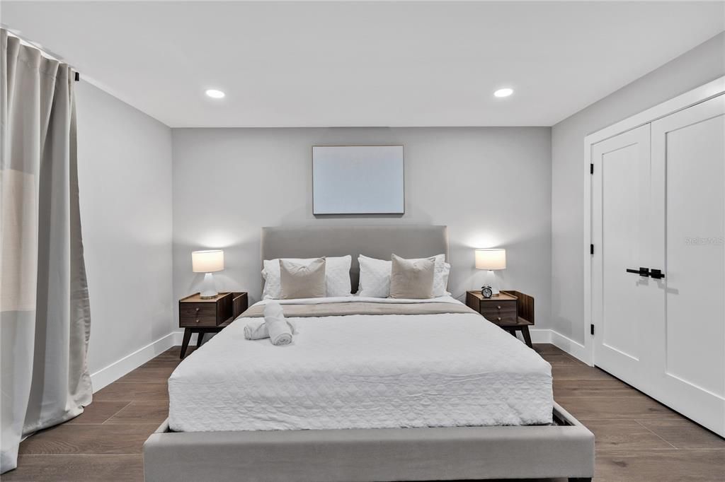 For Sale: $949,000 (5 beds, 4 baths, 2426 Square Feet)