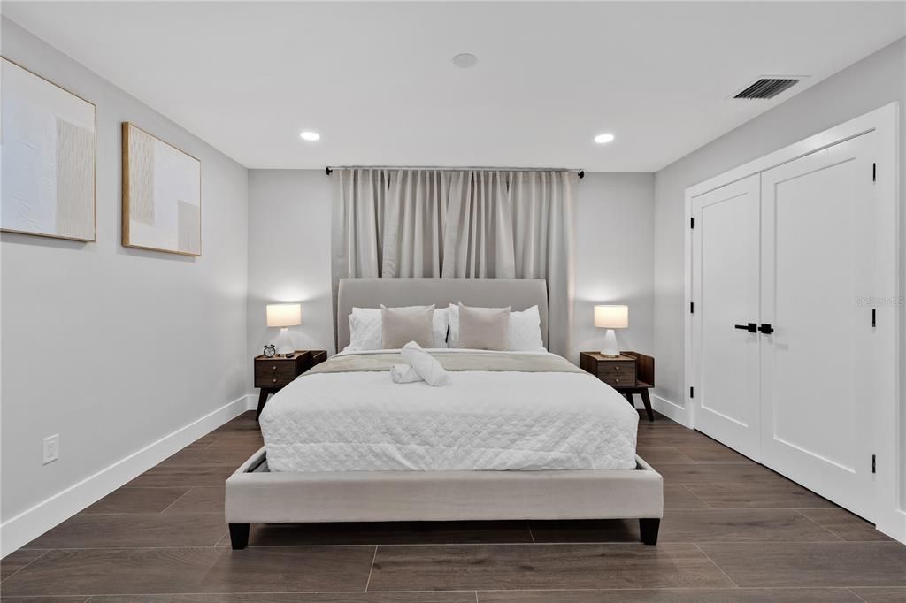 For Sale: $949,000 (5 beds, 4 baths, 2426 Square Feet)