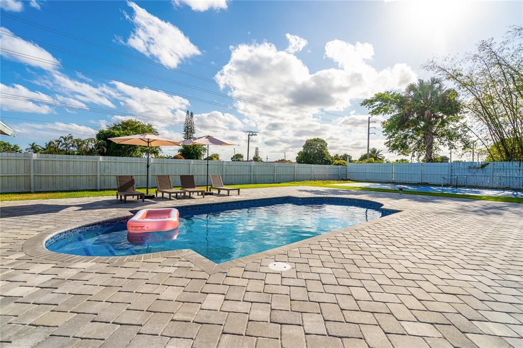 For Sale: $949,000 (5 beds, 4 baths, 2426 Square Feet)