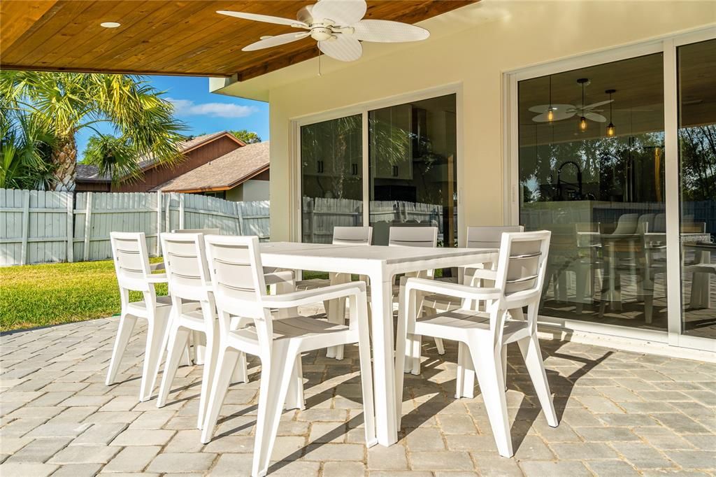 For Sale: $949,000 (5 beds, 4 baths, 2426 Square Feet)