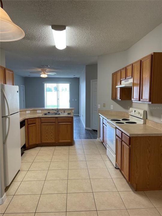 For Rent: $1,895 (5 beds, 3 baths, 1825 Square Feet)