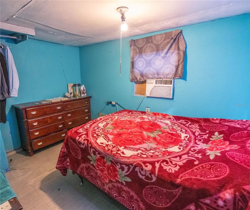 待售: $100,000 (3 贝兹, 1 浴室, 720 平方英尺)