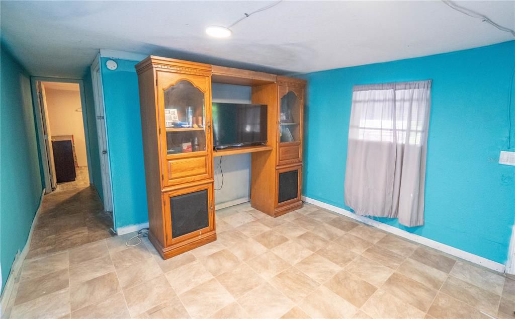 待售: $100,000 (3 贝兹, 1 浴室, 720 平方英尺)