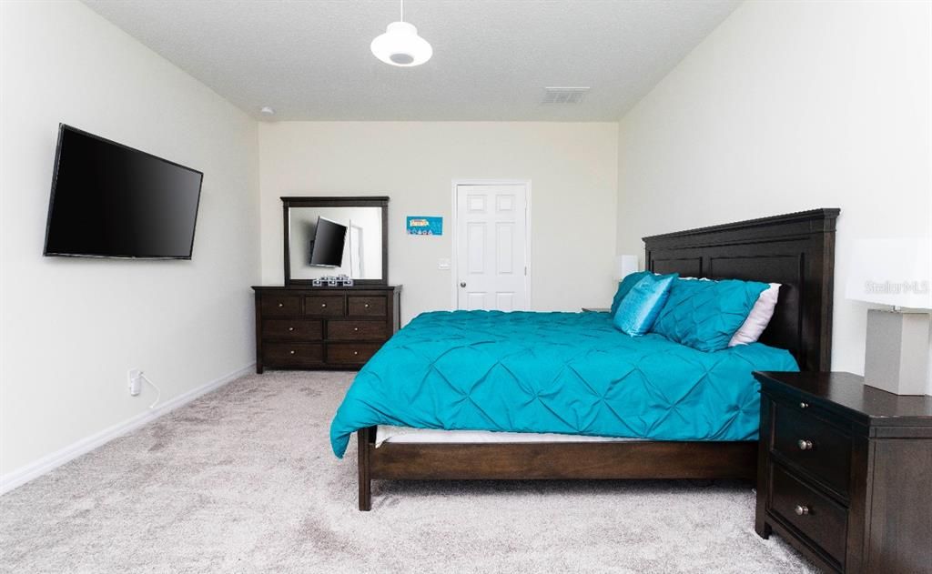 En Renta: $2,700 (4 camas, 3 baños, 2566 Pies cuadrados)