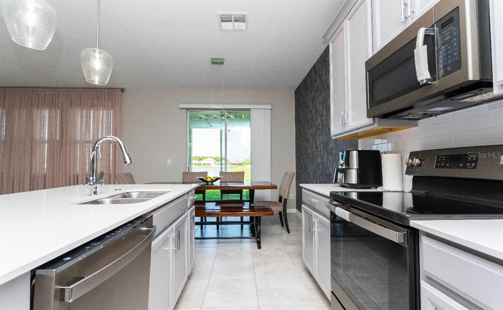 En Renta: $2,700 (4 camas, 3 baños, 2566 Pies cuadrados)