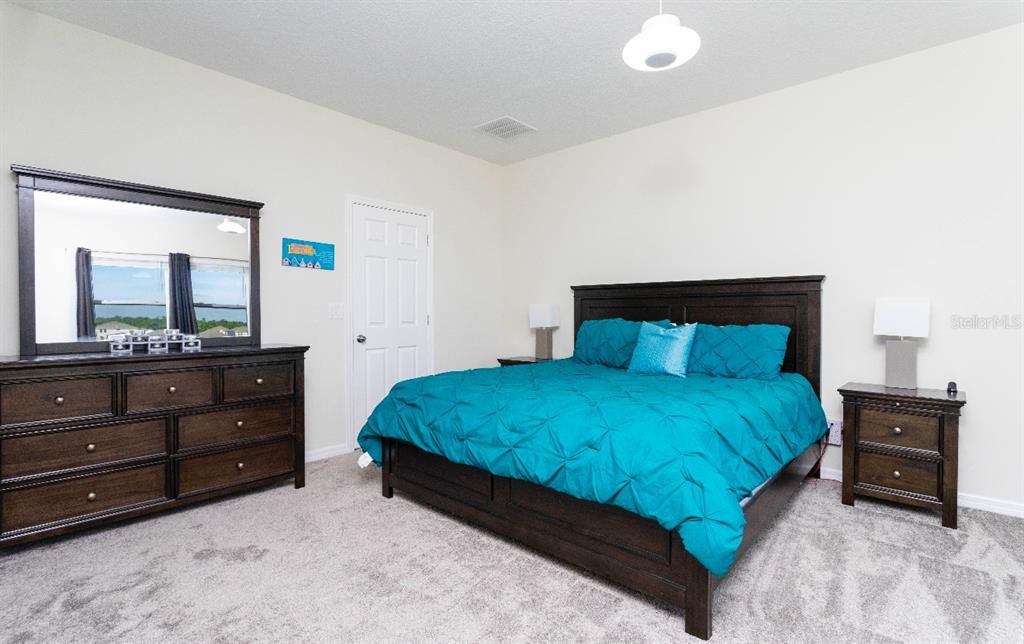 En Renta: $2,700 (4 camas, 3 baños, 2566 Pies cuadrados)