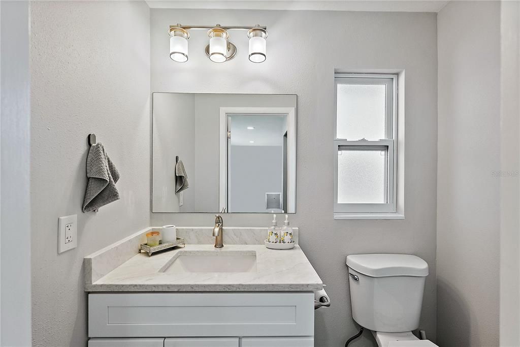 Под контрактом: $140,000 (1 спален, 1 ванн, 902 Квадратных фут)