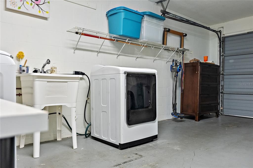 Под контрактом: $140,000 (1 спален, 1 ванн, 902 Квадратных фут)