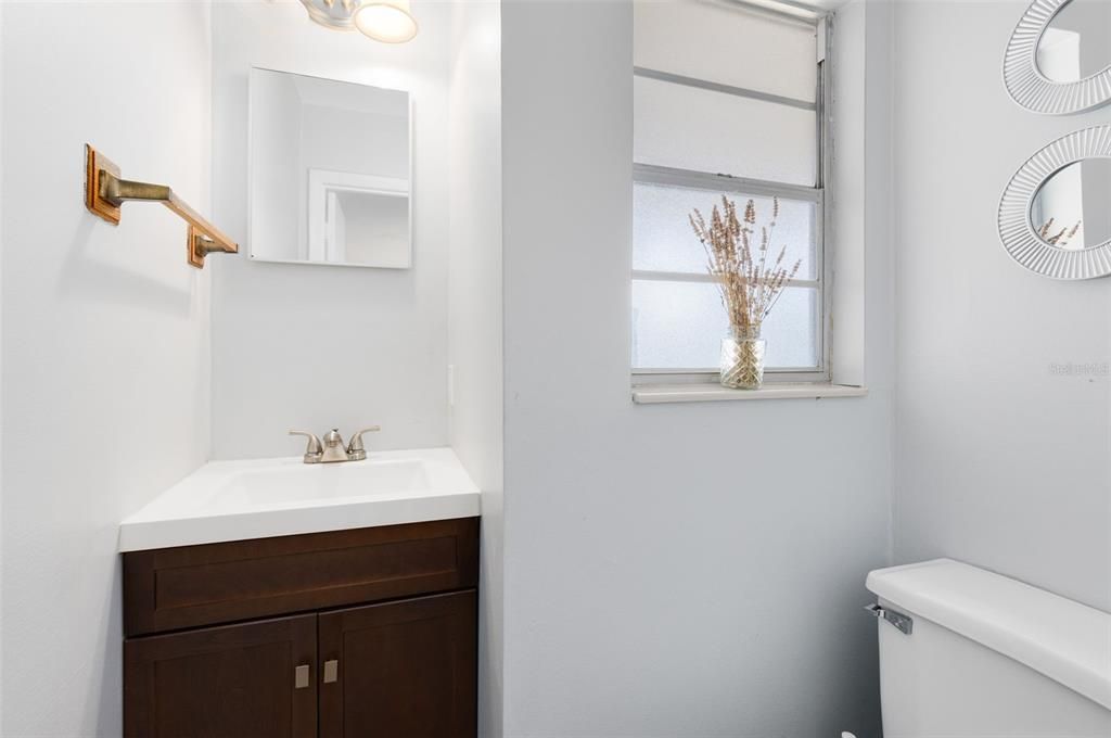 На продажу: $189,900 (2 спален, 2 ванн, 1431 Квадратных фут)