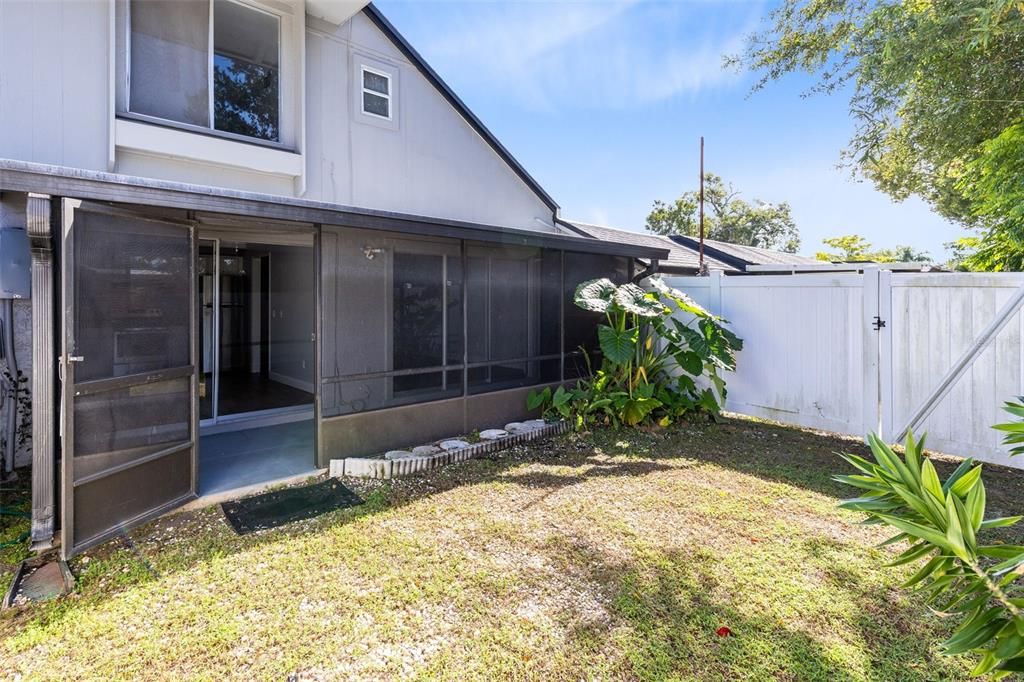 На продажу: $189,900 (2 спален, 2 ванн, 1431 Квадратных фут)