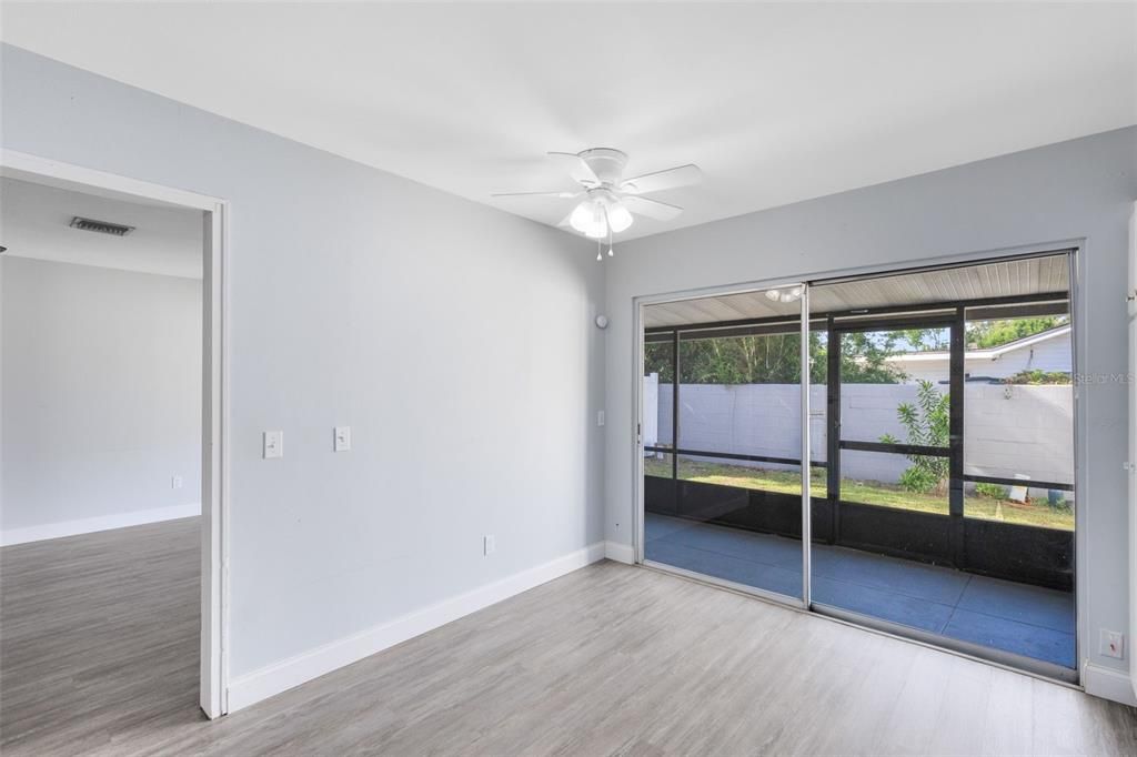 На продажу: $189,900 (2 спален, 2 ванн, 1431 Квадратных фут)