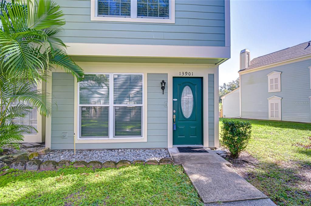 Active With Contract: $190,000 (2 beds, 1 baths, 896 Square Feet)