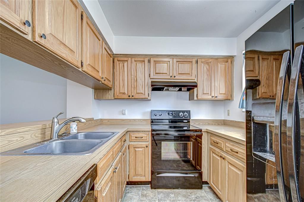 Active With Contract: $190,000 (2 beds, 1 baths, 896 Square Feet)