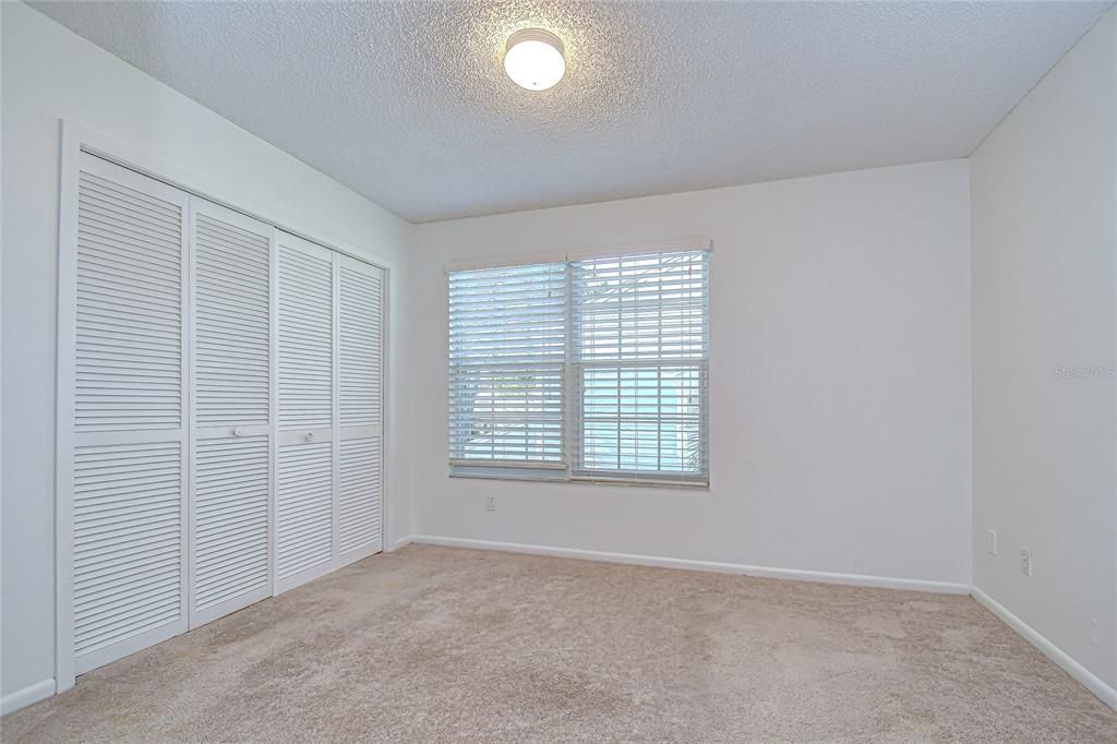 Active With Contract: $190,000 (2 beds, 1 baths, 896 Square Feet)