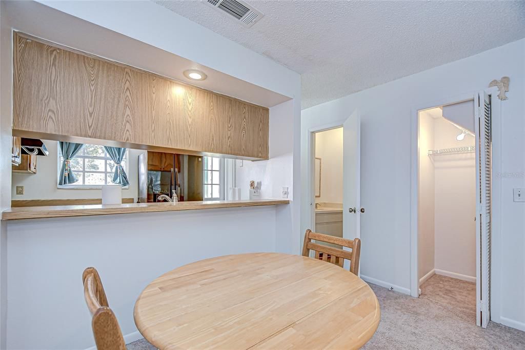 Active With Contract: $190,000 (2 beds, 1 baths, 896 Square Feet)