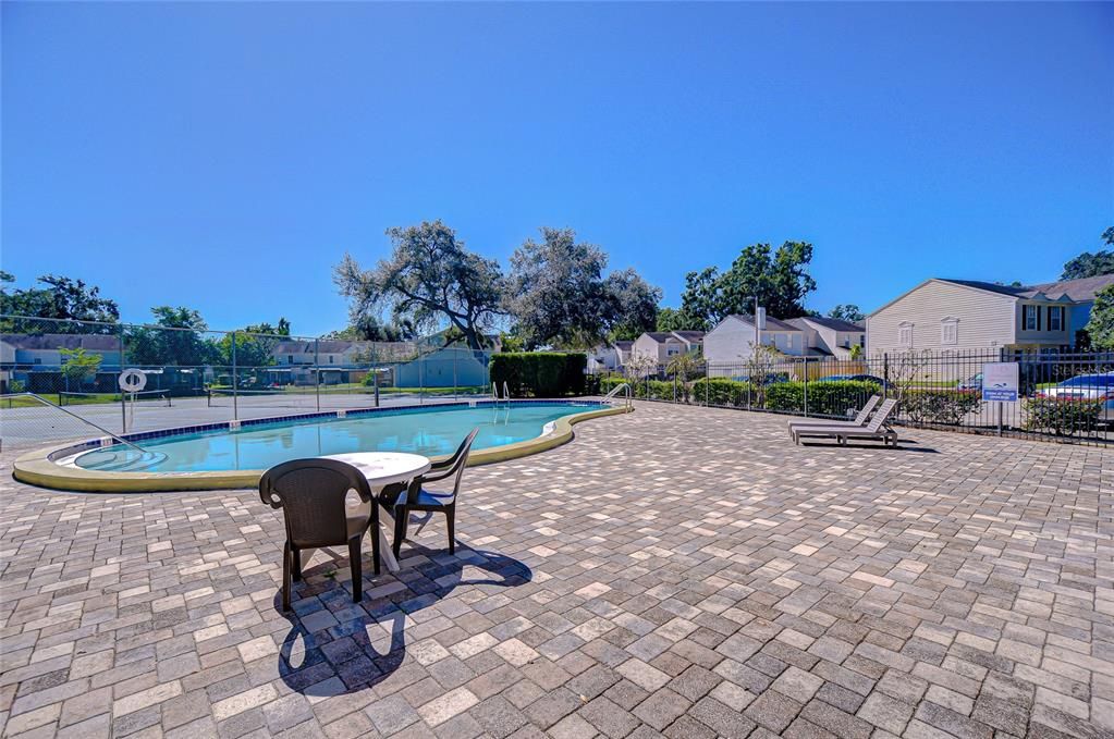 Active With Contract: $190,000 (2 beds, 1 baths, 896 Square Feet)