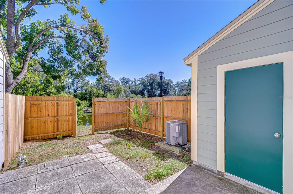 Active With Contract: $190,000 (2 beds, 1 baths, 896 Square Feet)