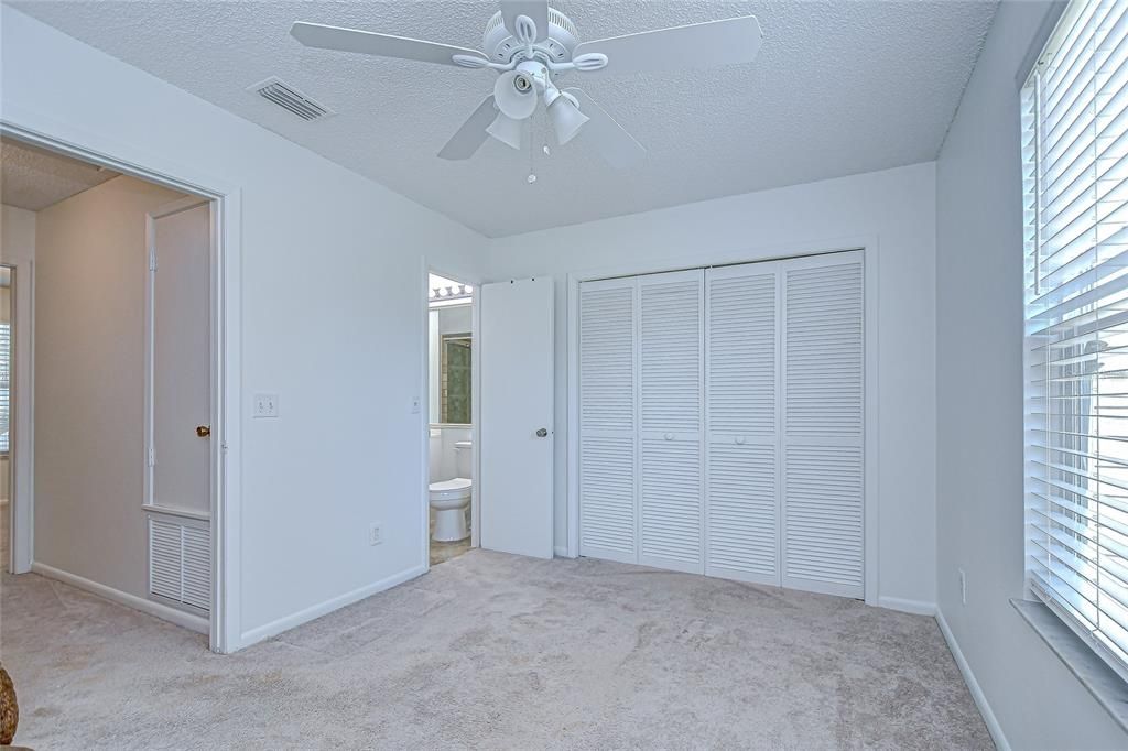 Active With Contract: $190,000 (2 beds, 1 baths, 896 Square Feet)